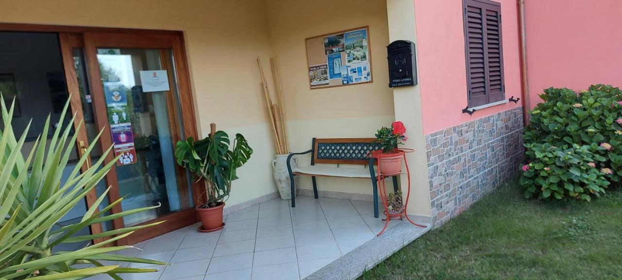 Isola Rossa Appartamenti Paduledda Bagian luar foto